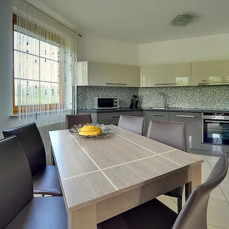 Nowoczesne Sun Seasons 24 W Karpaczu Z Parkingiem By Renters Apartment